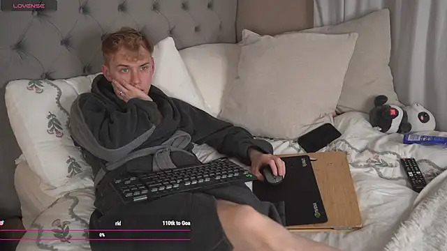 Snapshot of scottishtwink01 chatting on June 12, 10:08 pm scottishtwink01 online show from June 12, 10:08 pm