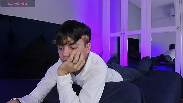 Snapshot of Andree_Kamado chatting on October 2, 12:01 pm Andree Kamado online show from October 2, 12:01 pm