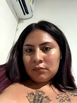 Snapshot of Edalyn29 chatting on January 6, 6:50 am Edalyn29 online show from January 6, 6:50 am