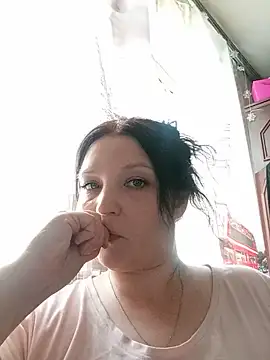 Snapshot of Breezy_88 chatting on August 6, 12:51 pm Breezy 88 online show from August 6, 12:51 pm