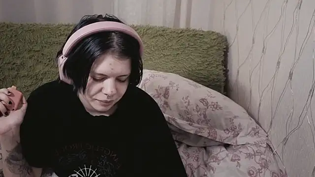 Snapshot of Alice_Zev chatting on May 1, 2:05 am Alice Zev online show from May 1, 2:05 am
