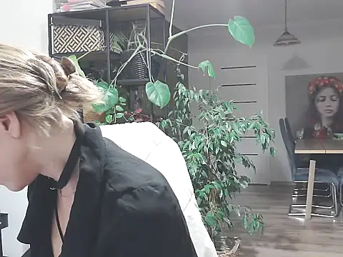 MadMadelin online show from October 17, 10:45 pm