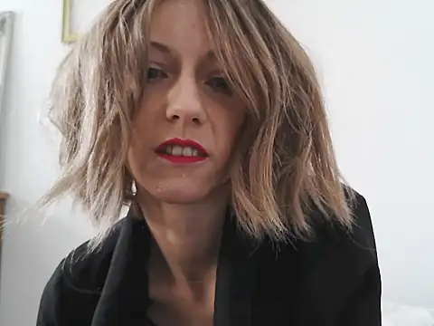 MadMadelin online show from October 28, 12:52 pm