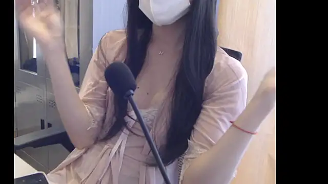 Snapshot of Jying_818 chatting on October 29, 5:53 am Jying 818 online show from October 29, 5:53 am