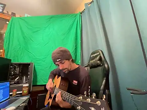 Snapshot of Stringin69 chatting on November 12, 3:12 pm Stringin69 online show from November 12, 3:12 pm