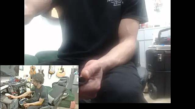 Snapshot of Stringin69 chatting on February 17, 12:07 am Stringin69 online show from February 17, 12:07 am