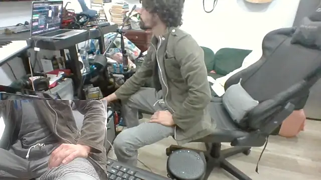 Snapshot of Stringin69 chatting on February 26, 5:23 pm Stringin69 online show from February 26, 5:23 pm