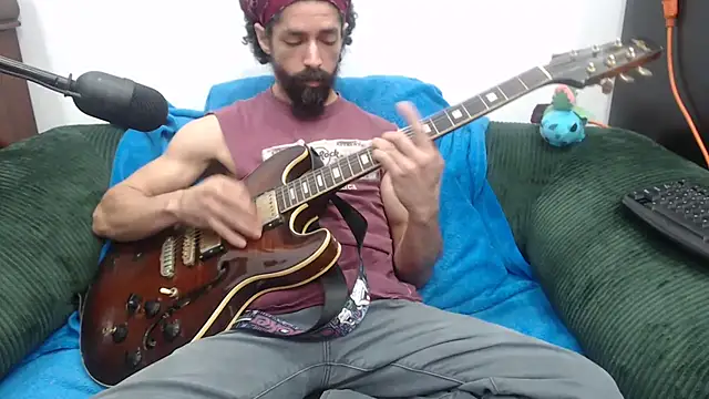 Snapshot of Stringin69 chatting on April 29, 9:02 am Stringin69 online show from April 29, 9:02 am