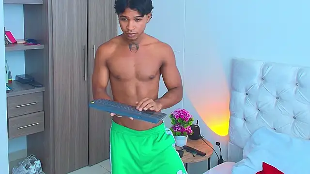 Snapshot of cassian_gold chatting on June 25, 6:45 pm cassian gold online show from June 25, 6:45 pm