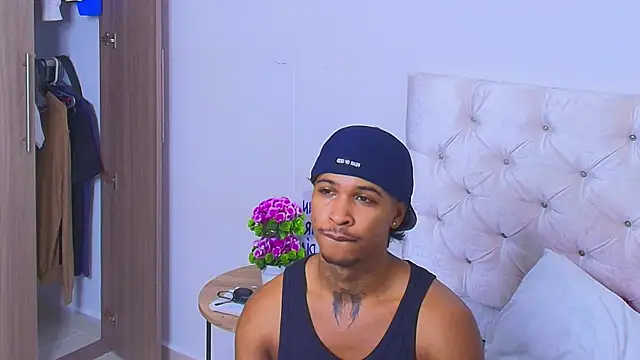 Snapshot of cassian_gold chatting on July 27, 12:50 am cassian gold online show from July 27, 12:50 am