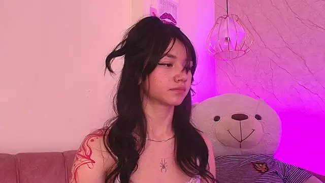 april bennett online show from November 12, 5:02 pm