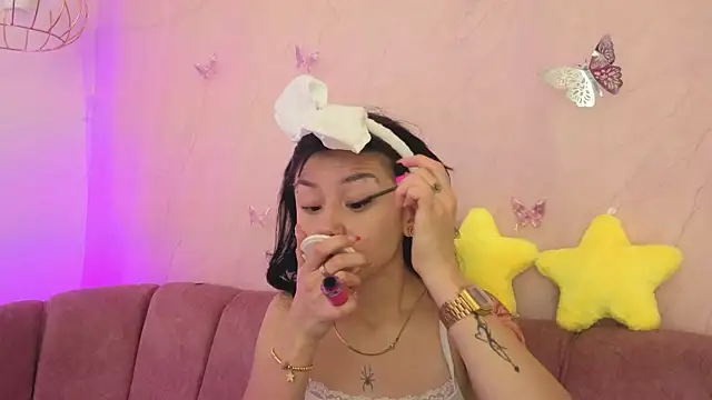 april bennett online show from December 20, 12:56 pm