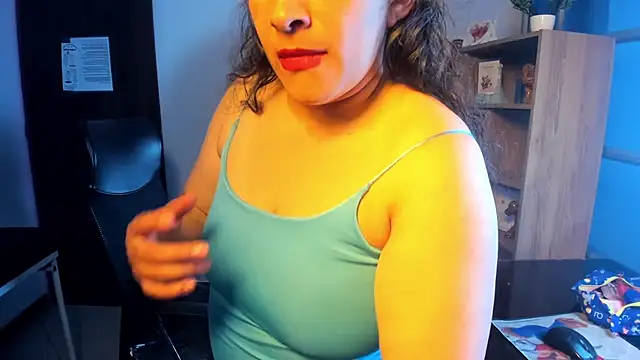 Snapshot of LeilaSmith_ chatting on June 2, 11:45 am LeilaSmith online show from June 2, 11:45 am