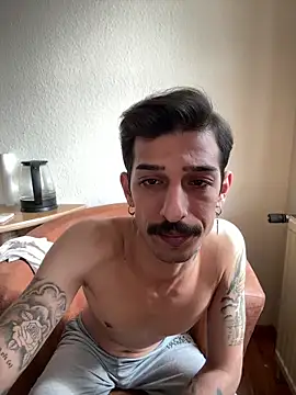 bisexevaa online show from April 15, 7:26 am