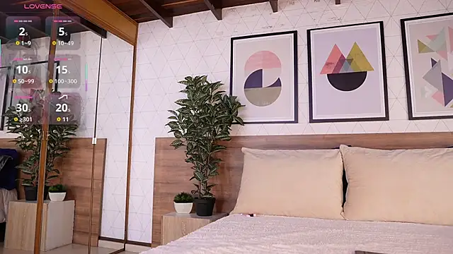 VictoriaShelby online show from April 13, 11:48 am