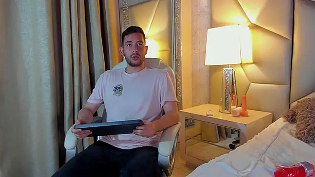 Snapshot of matti_de_lucaa chatting on September 30, 5:29 pm matti de lucaa online show from September 30, 5:29 pm