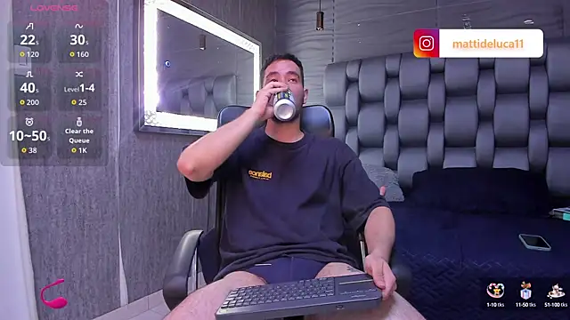 Snapshot of matti_de_lucaa chatting on October 10, 5:45 pm matti de lucaa online show from October 10, 5:45 pm