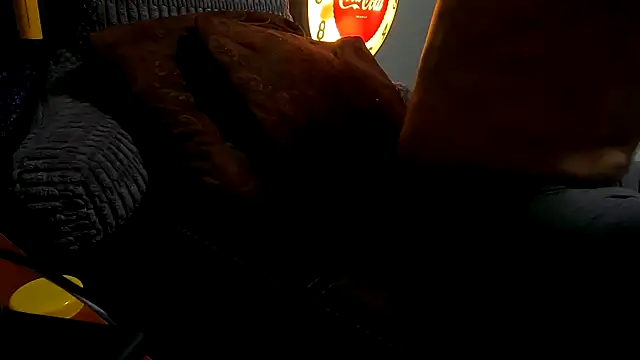 Snapshot of Mickelangello75 chatting on October 28, 1:25 pm Mickelangello75 online show from October 28, 1:25 pm