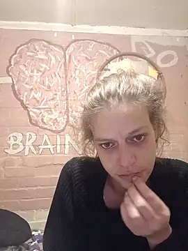 Snapshot of Skymadison chatting on May 9, 9:53 pm Skymadison online show from May 9, 9:53 pm