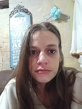 Snapshot of Skymadison chatting on May 28, 12:52 am Skymadison online show from May 28, 12:52 am
