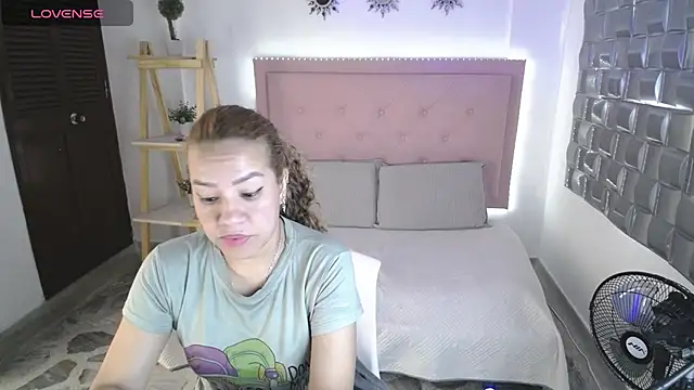 Dulce  Lovee online show from November 13, 12:15 pm