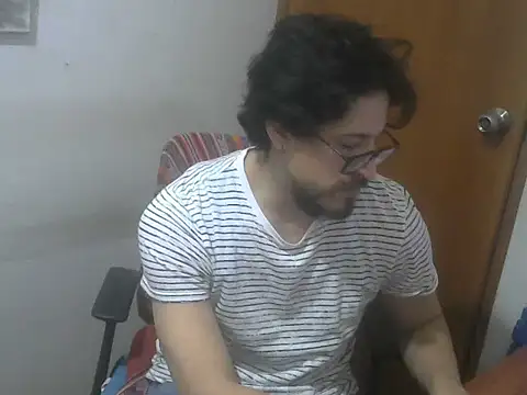 Snapshot of GuivernoStud chatting on September 11, 4:45 am GuivernoStud online show from September 11, 4:45 am