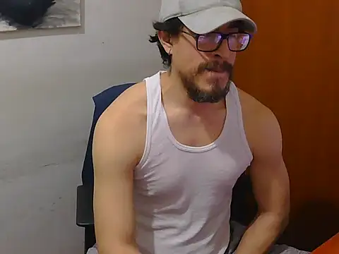 Snapshot of GuivernoStud chatting on September 16, 9:32 am GuivernoStud online show from September 16, 9:32 am