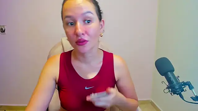 Snapshot of butterflyfree1 chatting on October 4, 4:49 pm butterflyfree1 online show from October 4, 4:49 pm