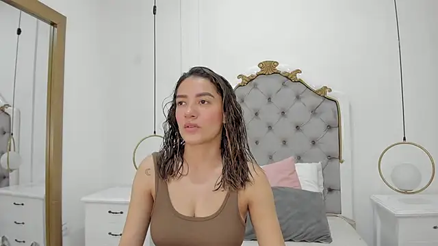 Snapshot of Skylerwhite02 chatting on May 3, 3:34 am Skylerwhite02 online show from May 3, 3:34 am
