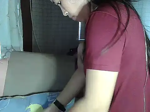 Snapshot of Sweet_Asian25 chatting on December 13, 5:05 am Sweet Asian25 online show from December 13, 5:05 am