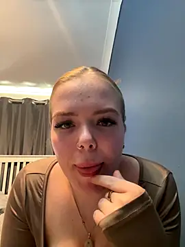 Snapshot of prettycocomae chatting on September 10, 2:50 pm prettycocomae online show from September 10, 2:50 pm