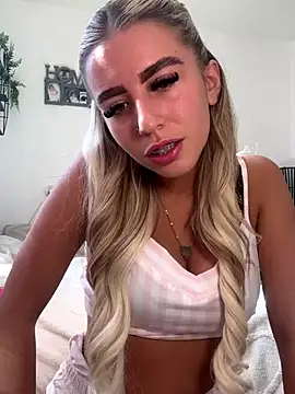 BlondeBetty online show from September 22, 11:45 am