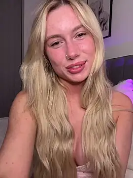 Snapshot of SexySaraxxoo chatting on February 3, 12:20 am SexySaraxxoo online show from February 3, 12:20 am