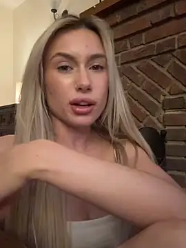 Snapshot of SexySaraxxoo chatting on February 25, 12:31 am SexySaraxxoo online show from February 25, 12:31 am