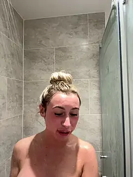 SexySaraxxoo online show from March 26, 9:31 pm