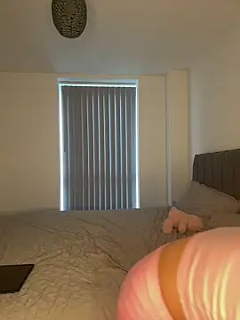 SexySaraxxoo online show from April 7, 9:21 am