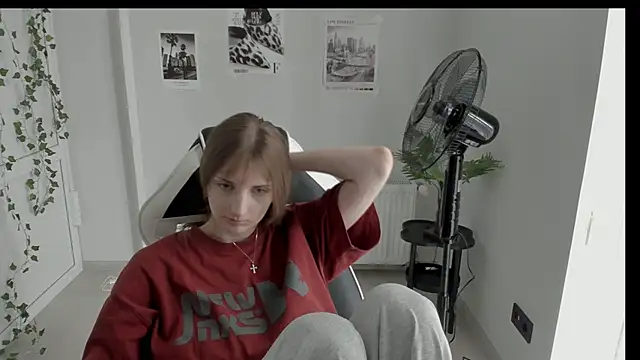 Snapshot of NeyliDream chatting on June 13, 10:02 am NeyliDream online show from June 13, 10:02 am