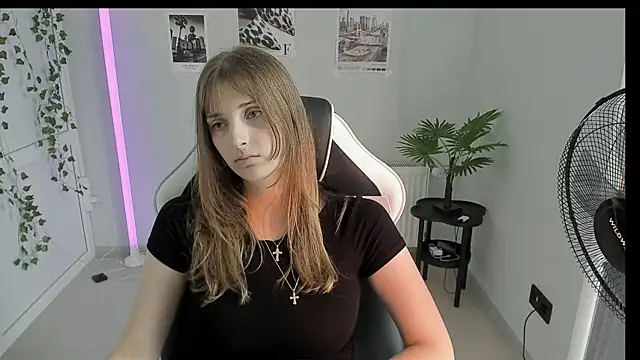 Snapshot of NeyliDream chatting on July 3, 1:39 pm NeyliDream online show from July 3, 1:39 pm