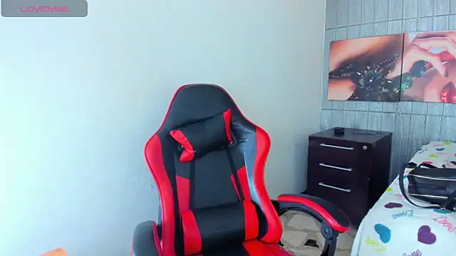 susan mooree online show from April 4, 8:06 pm