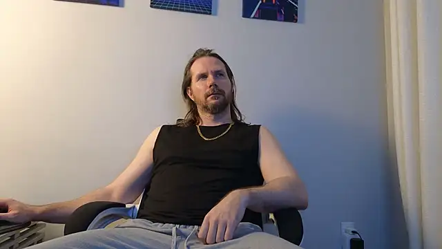 Snapshot of AlbinoAdonis chatting on March 24, 2:05 am AlbinoAdonis online show from March 24, 2:05 am