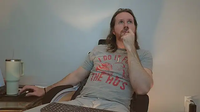 Snapshot of AlbinoAdonis chatting on April 21, 2:37 am AlbinoAdonis online show from April 21, 2:37 am