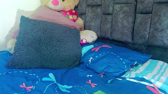 Charlotte Landry   online show from December 16, 6:46 pm