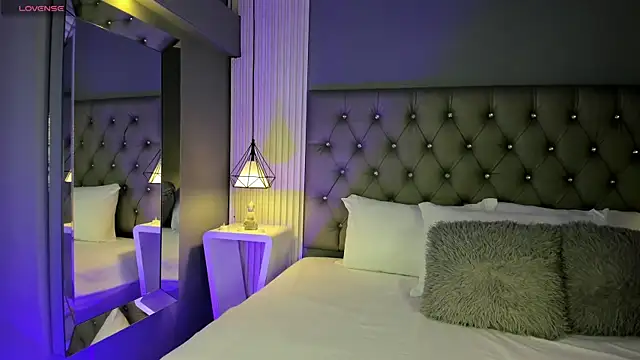 LunaBloomn online show from November 24, 5:01 pm