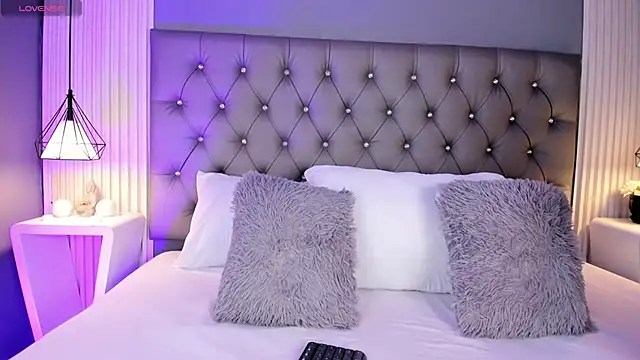 LunaBloomn online show from January 17, 5:05 pm