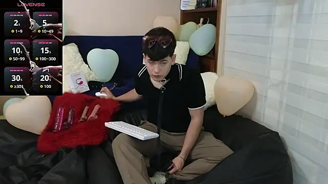 tightncuteass online show from February 15, 12:18 am