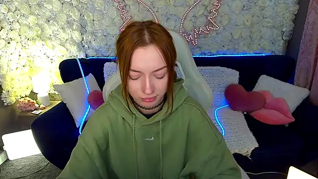 FoxyMayy online show from April 10, 6:40 am