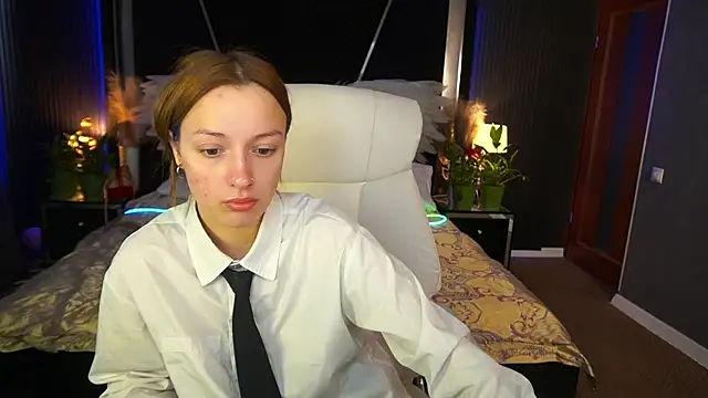 Snapshot of FoxyMayy chatting on May 2, 12:43 pm FoxyMayy online show from May 2, 12:43 pm
