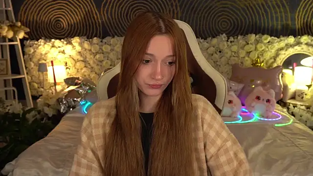 Snapshot of FoxyMayy chatting on May 17, 12:56 pm FoxyMayy online show from May 17, 12:56 pm
