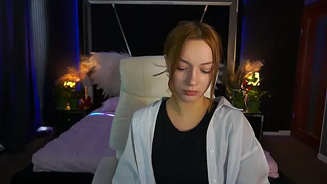 Snapshot of FoxyMayy chatting on May 18, 1:06 pm FoxyMayy online show from May 18, 1:06 pm