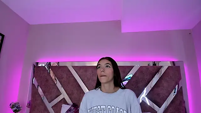 CarolinaaGomezz online show from December 14, 1:05 pm